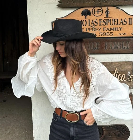 12th Tribe White Ruffled Floral Blouse - Picture 1 of 8